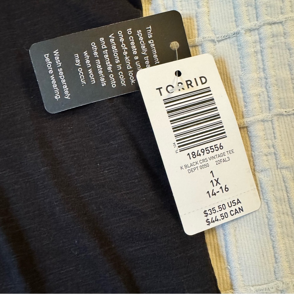 🏷️Torrid Super Soft Metallic Ringer Tee - Picture 4 of 5